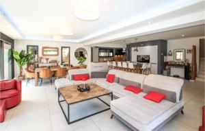 Maisons de vacances Amazing Home In Avignon With Kitchen : photos des chambres