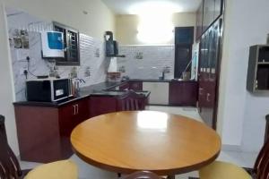 Servostay - 3 BHK Fully Furnished Lavish Home with Parking in KPHB Near Forum Nexus Mall