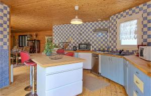 3 Bedroom Amazing Home In Carrouges