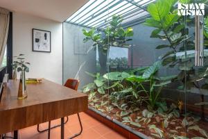 StayVista at Kai By The Lake with Pool