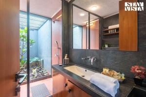 StayVista at Kai By The Lake with Pool