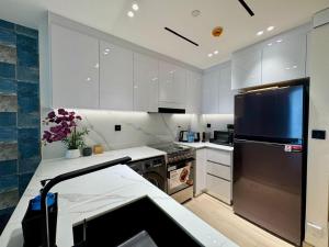 Serene 1BR Haven with Pool View in Binghatti Corner!