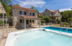 Gorgeous Home In Bajagic With Jacuzzi - Markulin