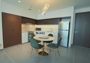 MyDuomo- Spacious 1BR on high floor with Creek & Park views