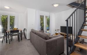 2 Bedroom Beautiful Home In Kraljevica