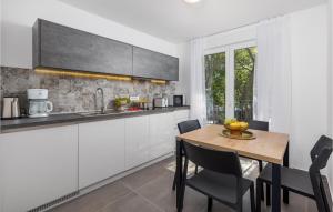 2 Bedroom Beautiful Home In Kraljevica 