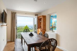 Peaceful Home Sea Views Private Parking