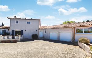 Maisons de vacances Beautiful Home In Prades-Sur-Vernazobre : photos des chambres