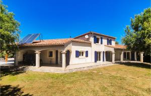 Maisons de vacances Beautiful Home In Prades-Sur-Vernazobre : photos des chambres