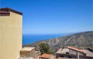 Cozy Apartment In Tusa With Kitchen