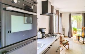 2 Bedroom Cozy Home In Heinkenszand