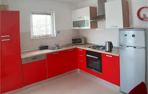4 Bedroom Lovely Home In Drvenik Veliki 