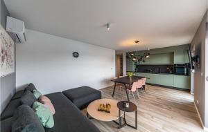 Amazing Apartment In Okrug Gornji 