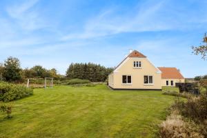 Large Pool House With Activity Room Located In Peaceful Surroundings