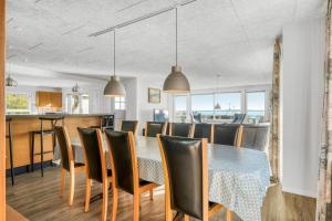 Large Holiday Home With A View Of The Fjord,