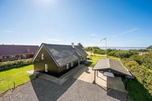 Lovely Holiday Home With Fantastic Views, Fenced Grounds, And A Wilderness Bath