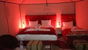 Sunshine luxury desert camp