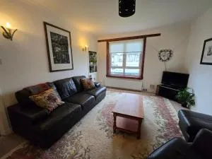 ApartmentSleeps5-Parking-Garden-PetsOk - Milnathort