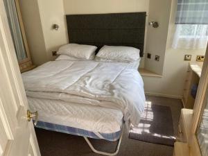 2 Bed Lodge Sleeps 5 - Pet Friendly Parking
