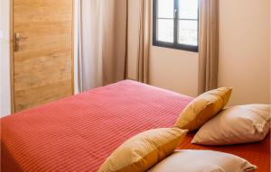 Maisons de vacances 3 Bedroom Lovely Home In Violes : photos des chambres
