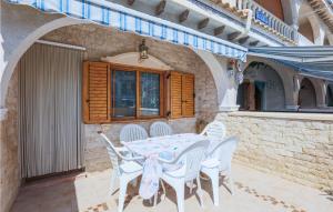 Gorgeous Home In Santa Pola With Wifi