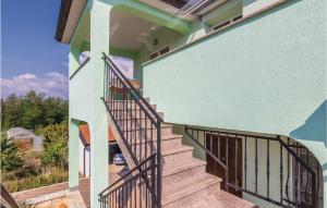 Two-Bedroom Apartment In Sv,lovrec