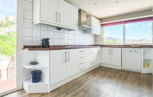 Gorgeous Home In Benalmadena With Wifi