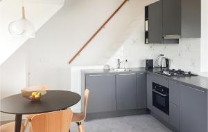 Cozy Apartment In Offingawier