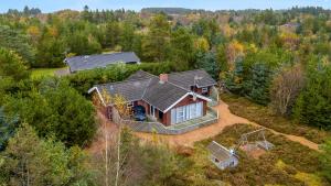 Cozy And Spacious Holiday Home Near Torup Strand Close To The North Sea,