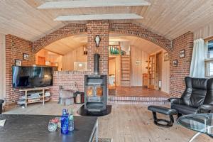 Cozy And Spacious Holiday Home Near Torup Strand Close To The North Sea