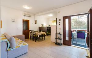 3 Bedroom Lovely Apartment In Sevid 