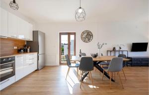 Lovely Apartment In Brodarica With Wifi