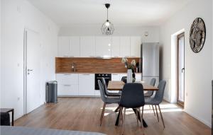 Lovely Apartment In Brodarica With Wifi