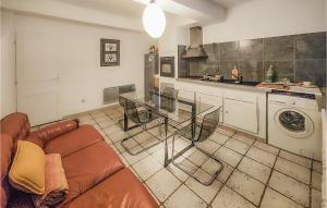 Maisons de vacances Lovely Home In Pezenas With Wifi : photos des chambres