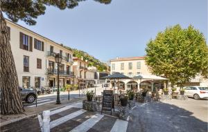 Appartements 2 Bedroom Cozy Apartment In La Turbie : photos des chambres