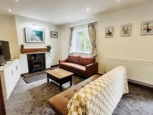 Three bedroom village home, near Grimsby and Cleethorpes - Holton le Clay