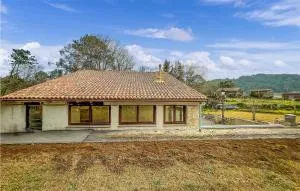 4 Bedroom Gorgeous Home In Lousame - Lousame