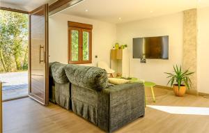 4 Bedroom Gorgeous Home In Lousame