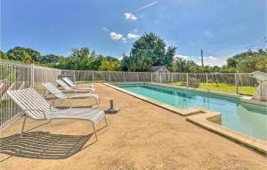 Maisons de vacances Stunning Home In Saint Martin De Crau : photos des chambres