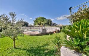 Maisons de vacances Stunning Home In Saint Martin De Crau : photos des chambres