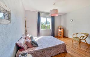 Maisons de vacances Stunning Home In Saint Martin De Crau : photos des chambres