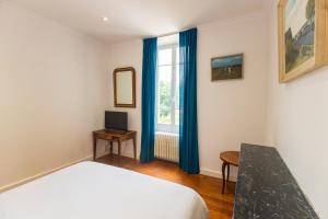 B&B / Chambres d'hotes Suite Royale- SPA - Jacuzzi - Sauna - Massage - 2 Double Rooms - 4 SAISONS - Piscine Chauffee Toute l'annee - POOL VIEW - Heated POOL -800m City Centre : photos des chambres