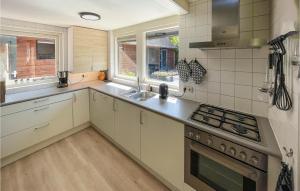 Nice Home In Lauwersoog With Wifi