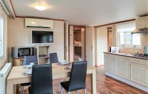 Nice Home In Heinkenszand With Wifi