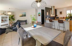 3 Bedroom Beautiful Home In Montélimar