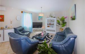 Maisons de vacances 3 Bedroom Beautiful Home In Montelimar : photos des chambres