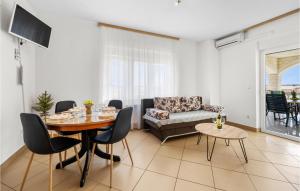 2 Bedroom Awesome Apartment In Vodice 