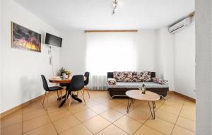 2 Bedroom Awesome Apartment In Vodice 