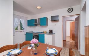 Two-Bedroom Apartment In Supetar