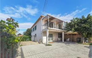 Cozy Apartment In Béziers With Wi-Fi - Cers